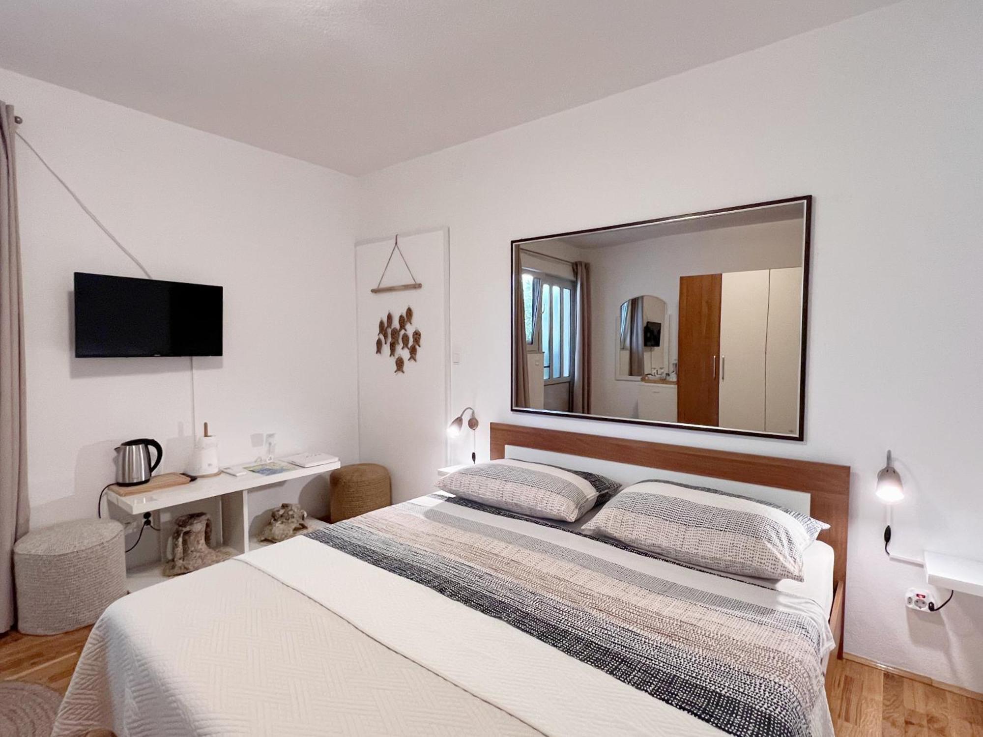 Room Tai - Spacious And Comfy With Private Terrace Hvar Town Exterior foto